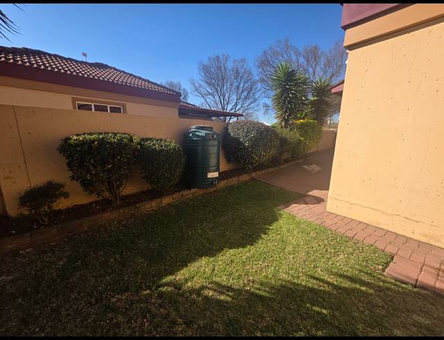 2 BEDROOM TOWNHOUSE FOR SALE IN VANDERBIJLPARK CE 2